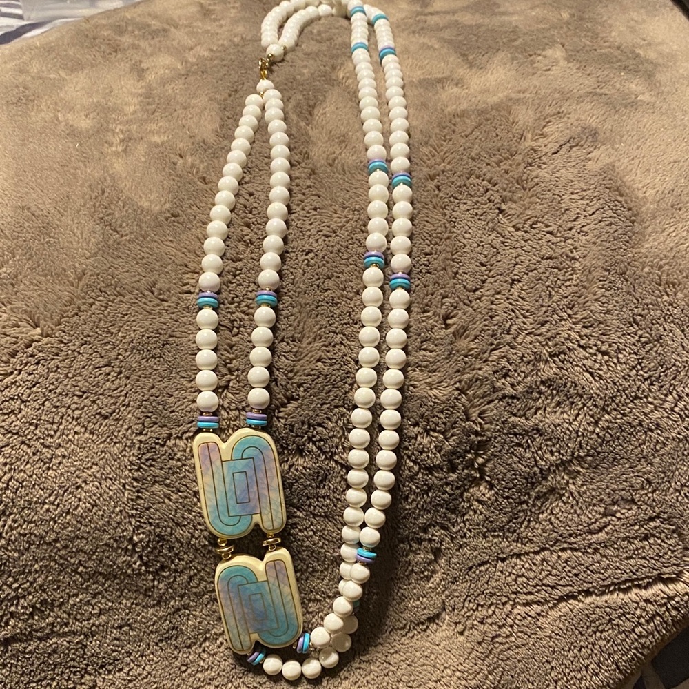 Vintage Elegant White and Blue Beaded Necklace❤️
